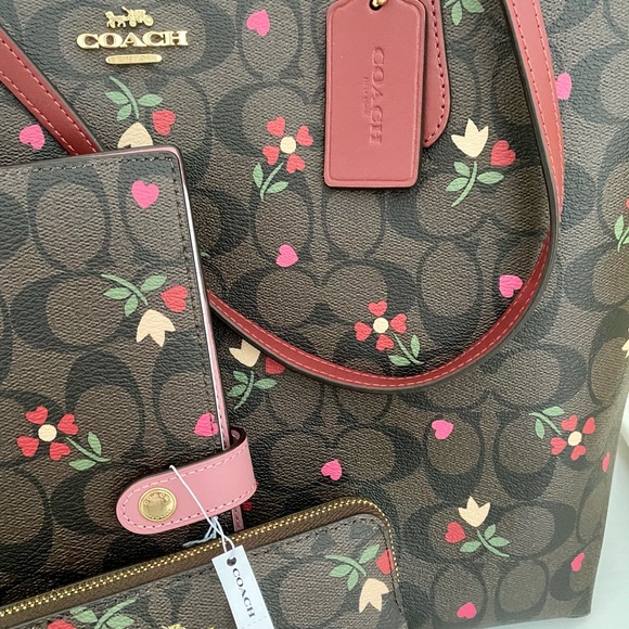 🆕 COACH | Heart City Tote, Notebook & Wristlet - Picture 11 of 16